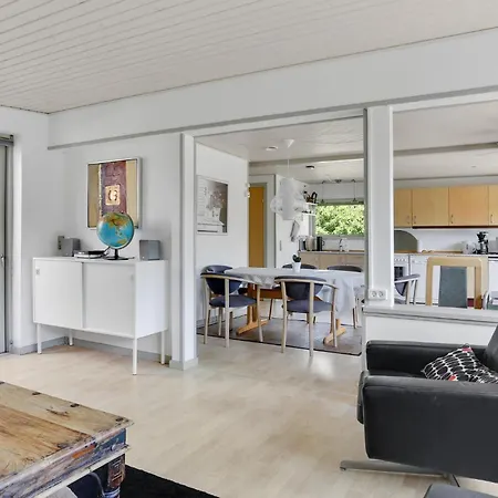Three-bedroom In Feriehus Vig