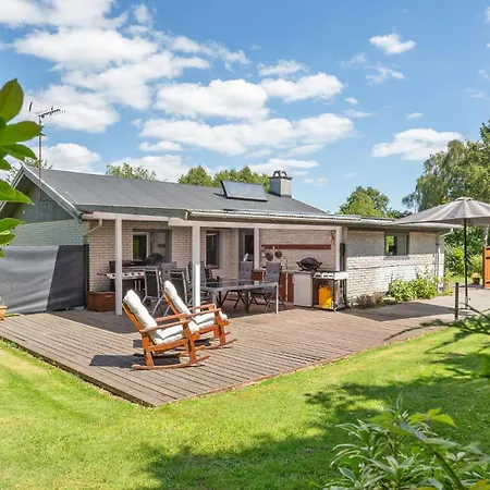 Three-bedroom In Feriehus Vig