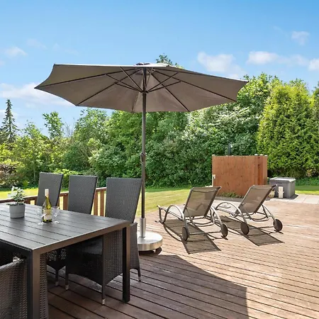 Three-bedroom In Hébergement de vacances *