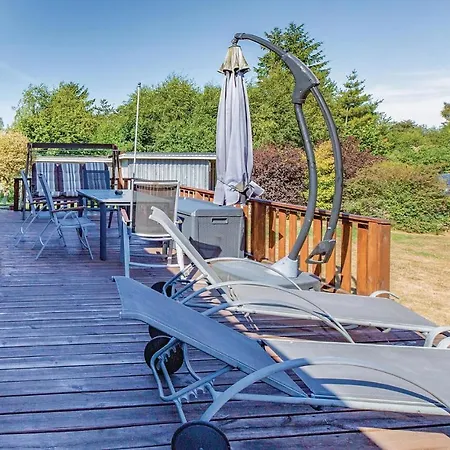Three-bedroom In Semesterbostad *