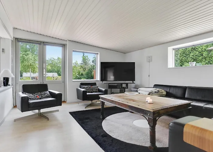 Three-bedroom In Feriehus
