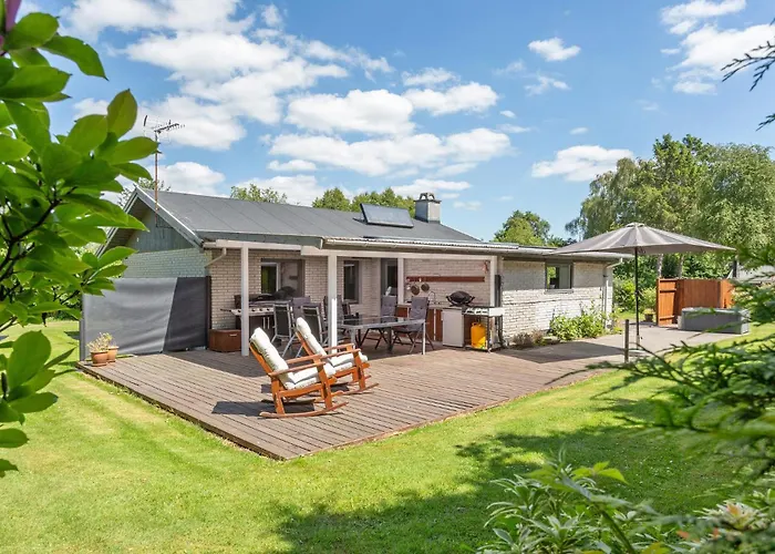 Three-bedroom In Feriehus Vig