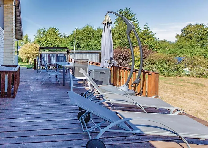 Three-bedroom In Feriehus *